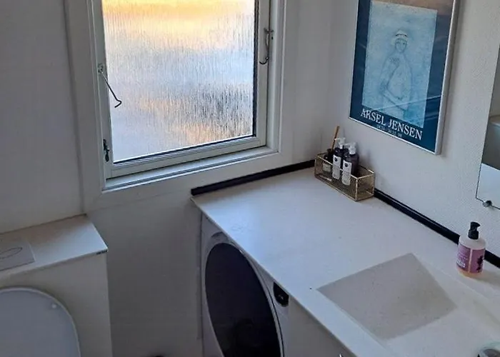 Architect-designed By The Water 別荘